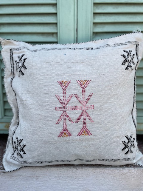 Houssecoussinsabrablancmotifsnoiretrose01