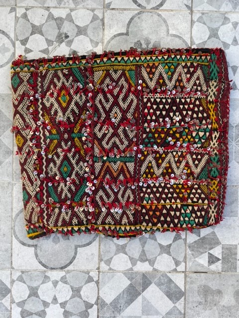 Houssecoussinvintagebordeauvertrougemotifsethniques01